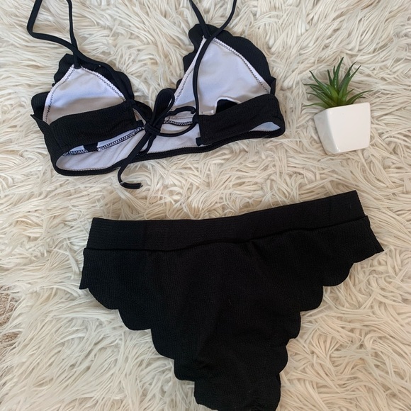 Black Triangle bikini - Picture 2 of 2